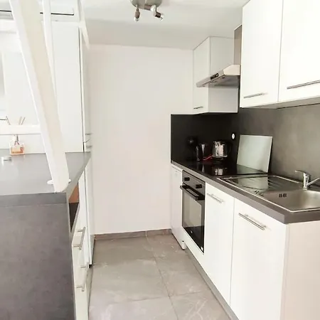 A 50m Des Plages Apartment *