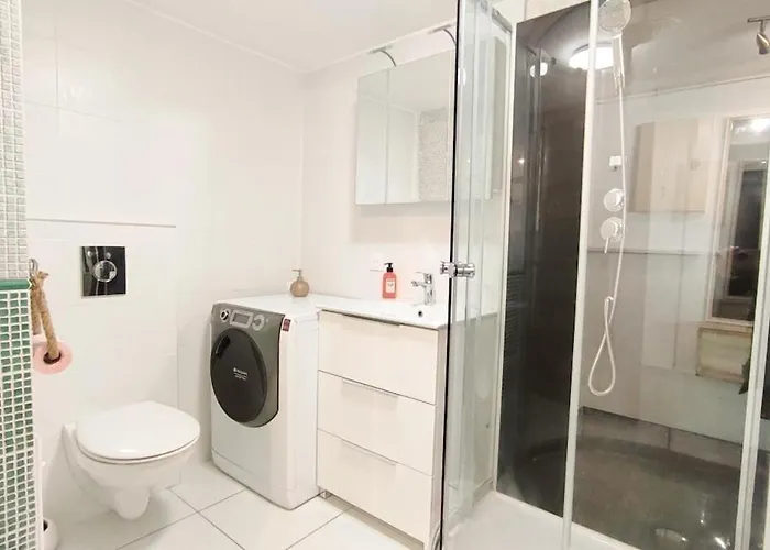 A 50m Des Plages Apartment *