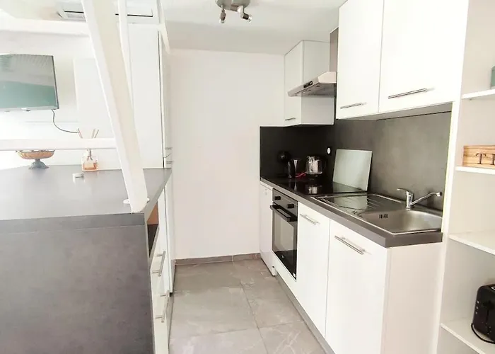 A 50m Des Plages Apartment *